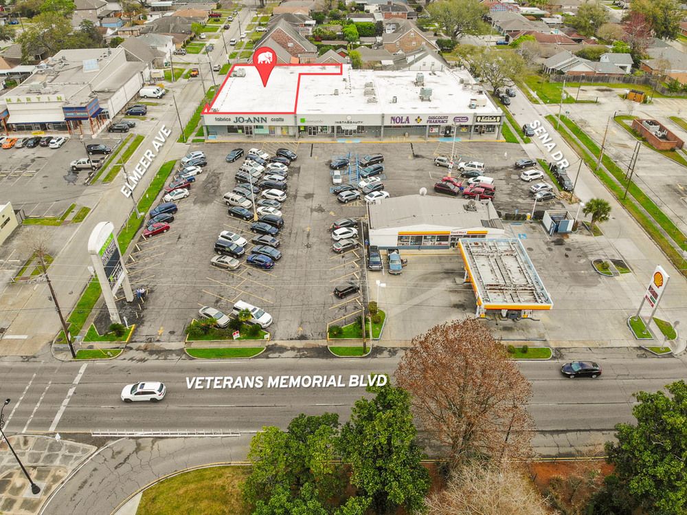 ±10,025 SF Endcap Suite in Sena Mall Shopping Center: 1111 Veterans Memorial Blvd, Metairie, LA 70005